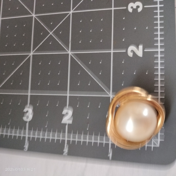 Richelieu faux pearls Gold Tone Swirl Clip On earrings Classic Luxury Business - Picture 10 of 10